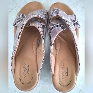 Clarks Women's Beige Snakeskin Sandals Size 7
